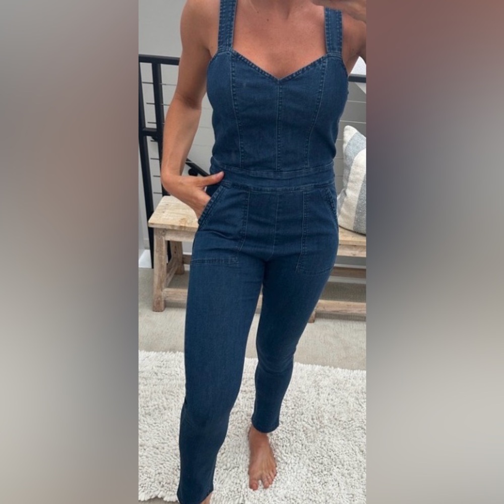 EUC-Windsor Indigo Denim Jumpsuit
With stretch, wore once